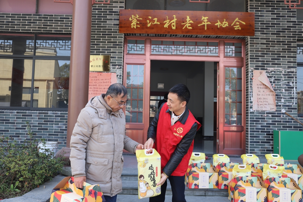 暖春意，，，敬老情-必发7790多年坚持慰问孤寡老人